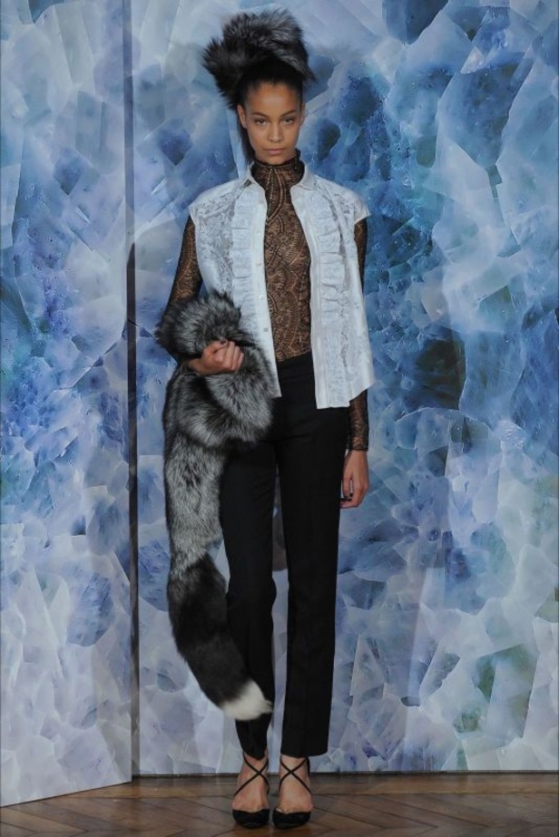 Alexis Mabille: جرأة بالألوان والقصّات 