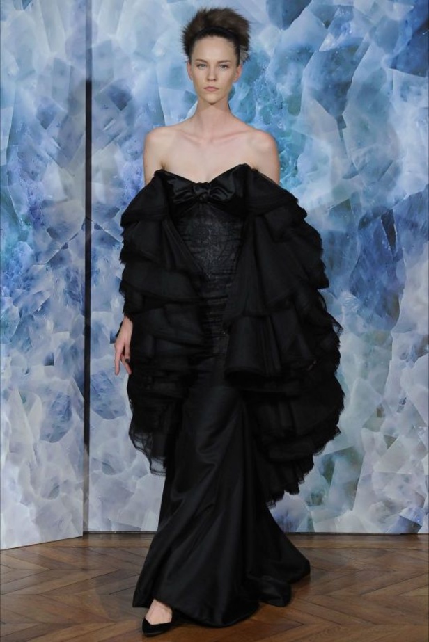 Alexis Mabille: جرأة بالألوان والقصّات 