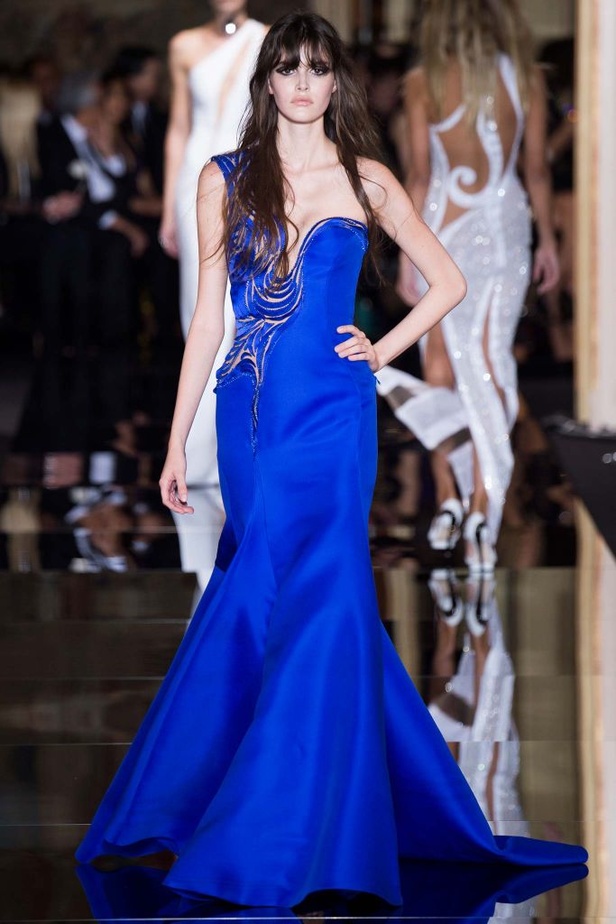 Versace تجمع بين الأنوثة والجرأة!