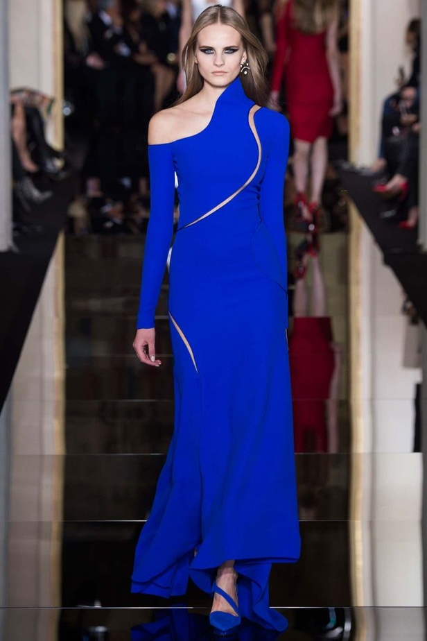 Versace تجمع بين الأنوثة والجرأة!