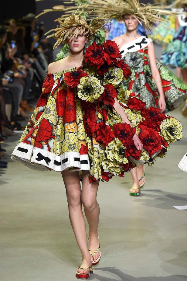 براعم وورود تتفتّح على فساتين Viktor & Rolf