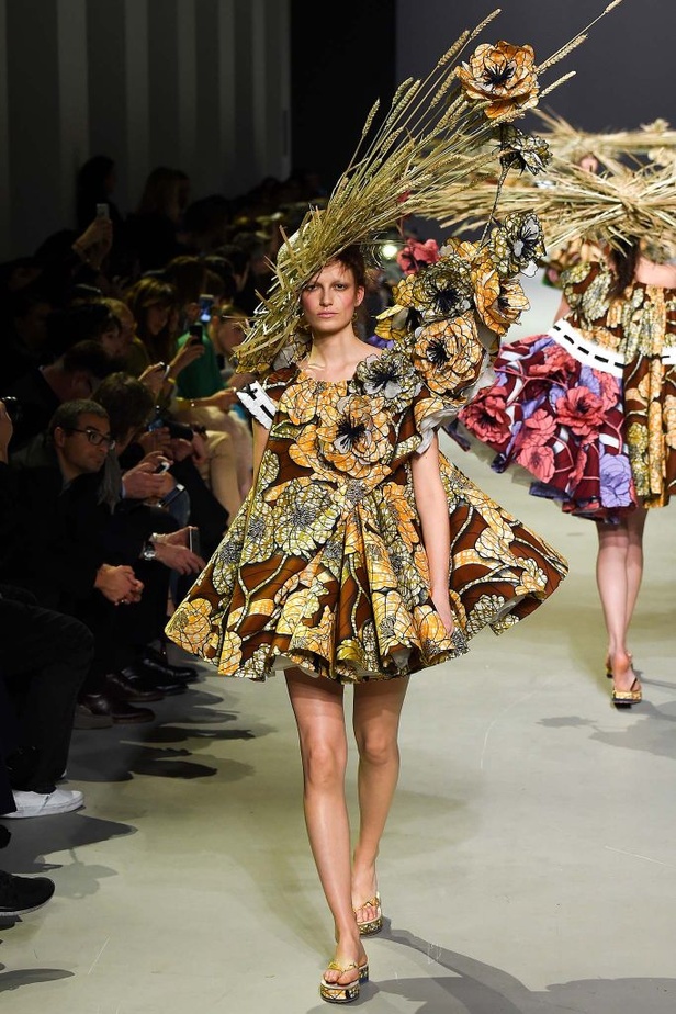 براعم وورود تتفتّح على فساتين Viktor & Rolf