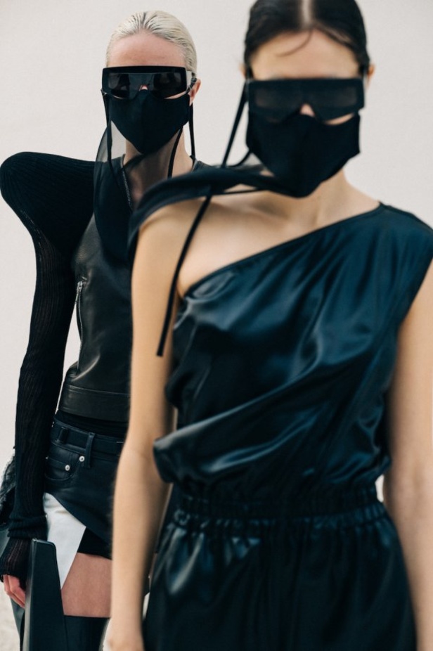 عرض ازياء مجموعة Rick Owens لربيع وصيف 2021 في باريس