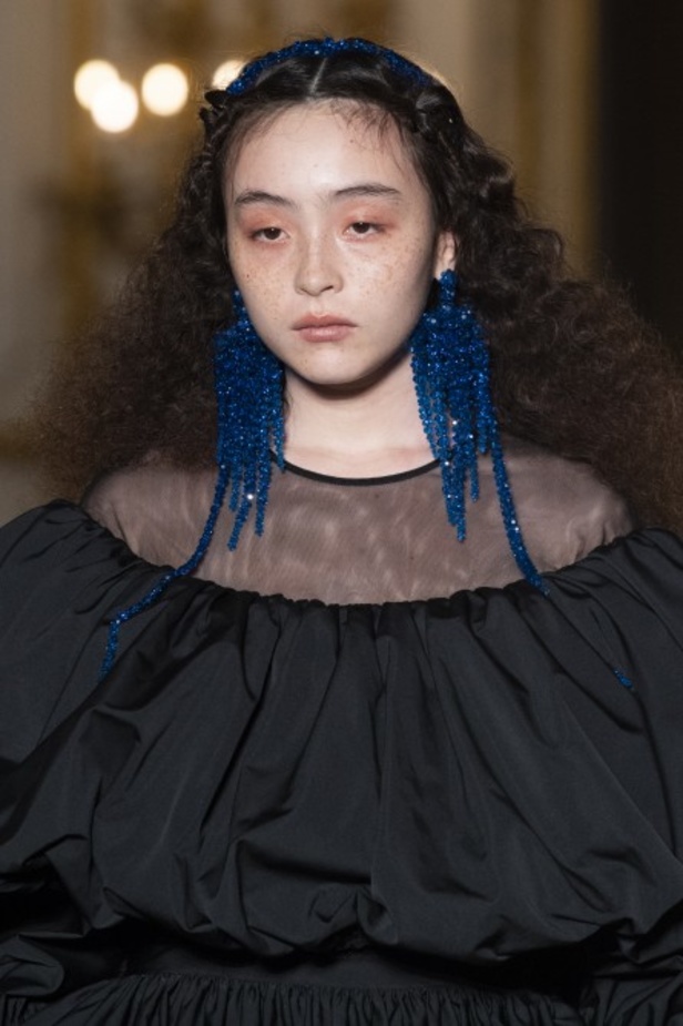 مجموعة الالبسة الفاخرة من SIMONE ROCHA لخريف وشتاء 2020-2021