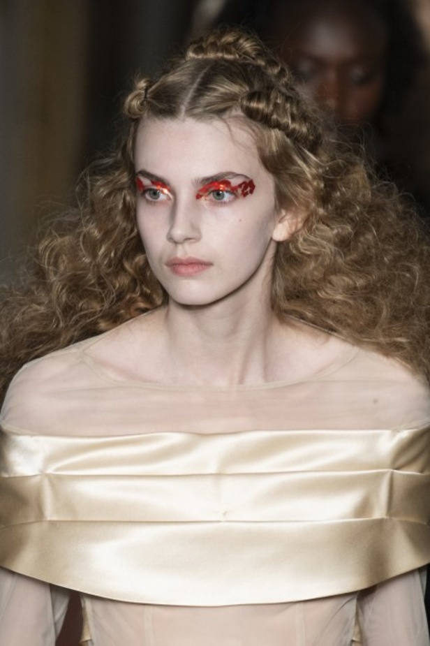 مجموعة الالبسة الفاخرة من SIMONE ROCHA لخريف وشتاء 2020-2021