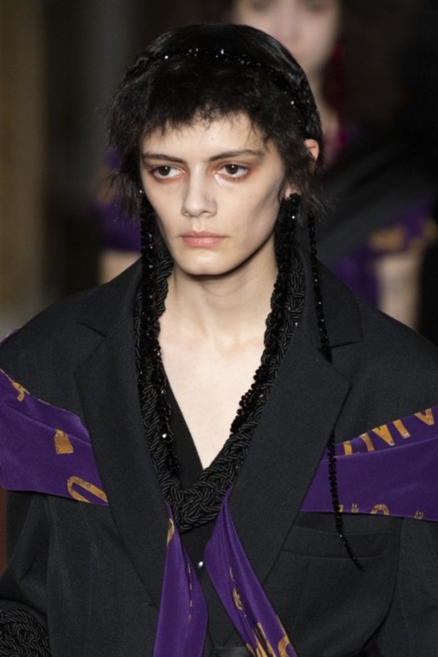 مجموعة الالبسة الفاخرة من SIMONE ROCHA لخريف وشتاء 2020-2021