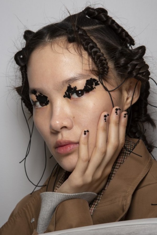 مجموعة الالبسة الفاخرة من SIMONE ROCHA لخريف وشتاء 2020-2021