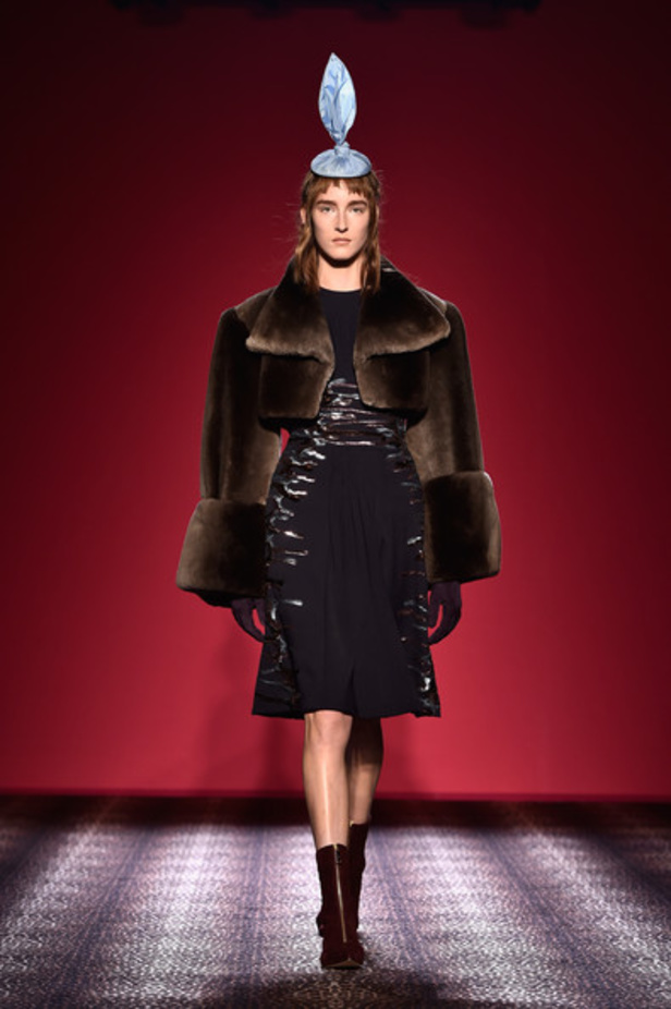  Schiaparelli: إعادة إحياء الجمال الابداعي