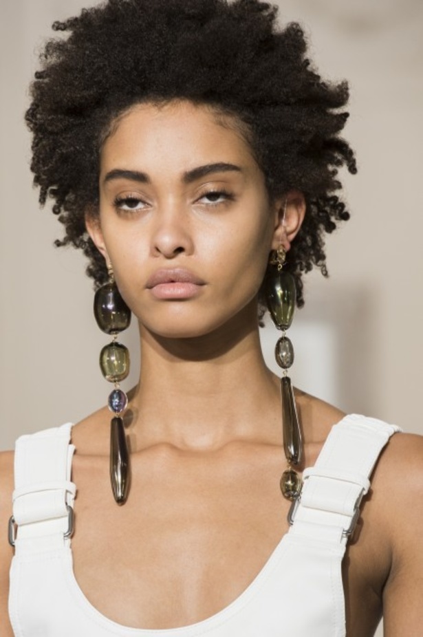 عرض Schiaparelli للأزياء الراقية لخريف وشتاء ٢٠١٨ !