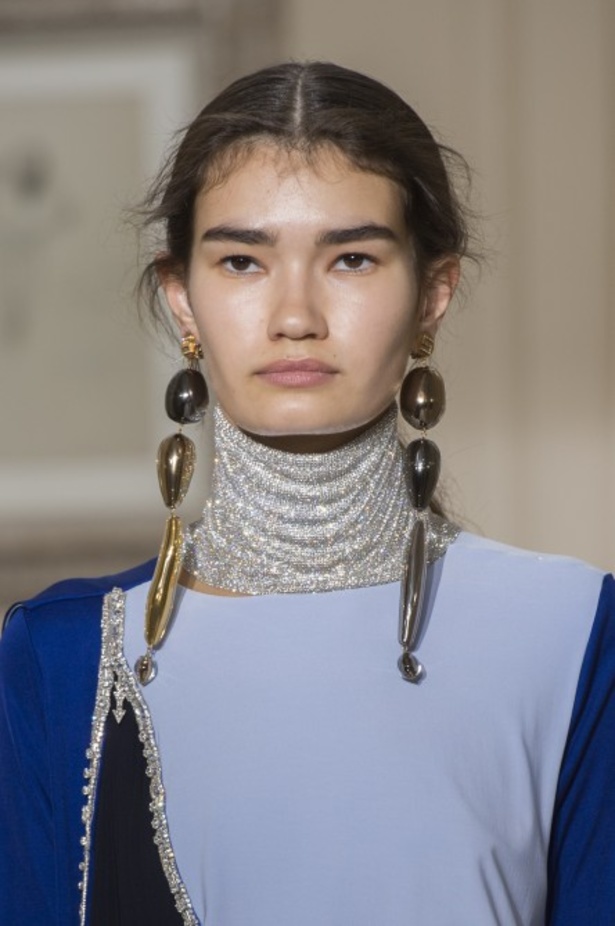 عرض Schiaparelli للأزياء الراقية لخريف وشتاء ٢٠١٨ !