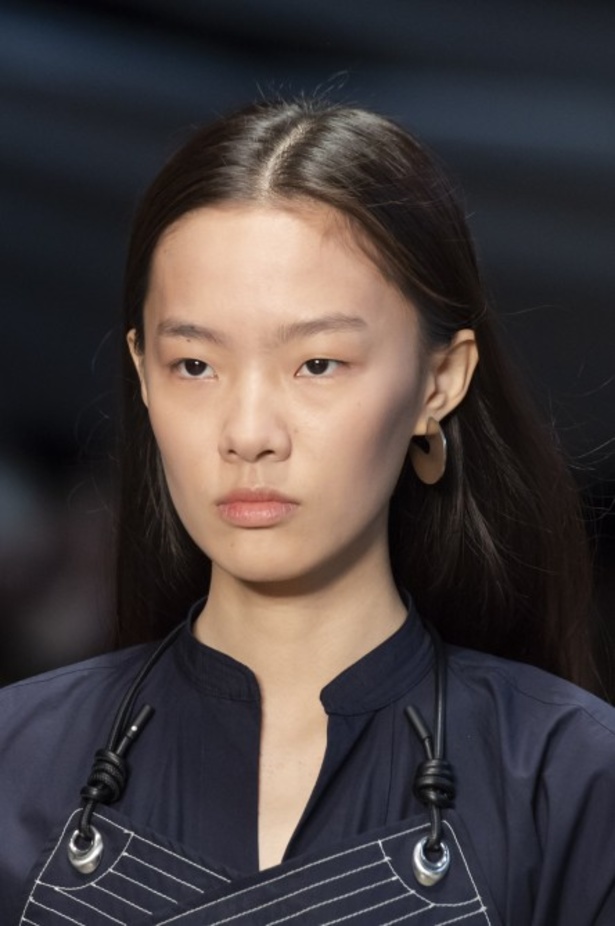 الأنوثة المفعمة بالرومانسية المعاصرة مع مجموعة Sportmax لربيع وصيف 2020