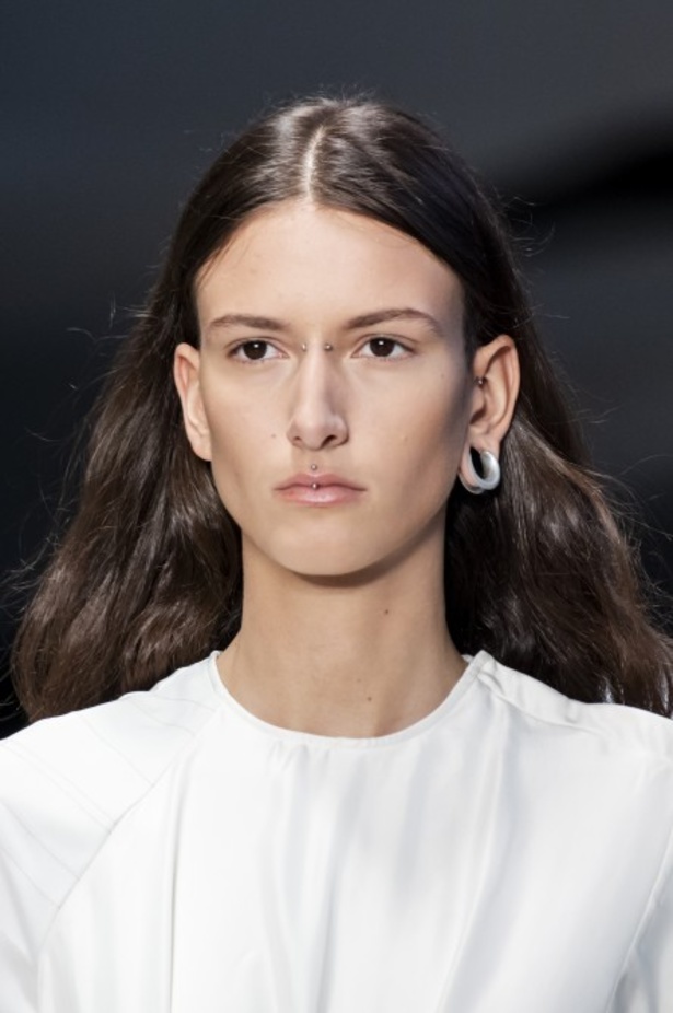 الأنوثة المفعمة بالرومانسية المعاصرة مع مجموعة Sportmax لربيع وصيف 2020