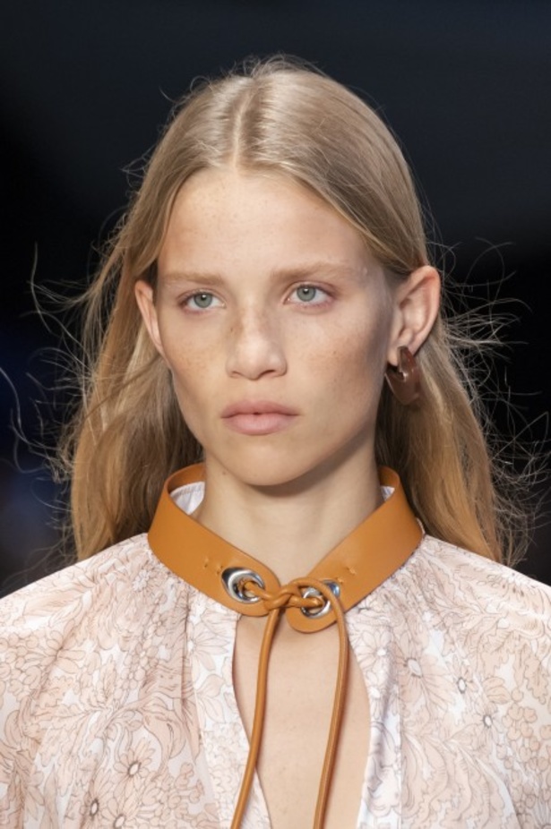 الأنوثة المفعمة بالرومانسية المعاصرة مع مجموعة Sportmax لربيع وصيف 2020