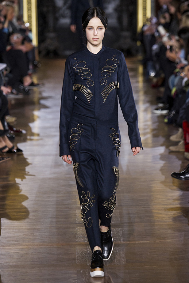 Stella McCartney: تصاميم عملية بلمسات رجالية
