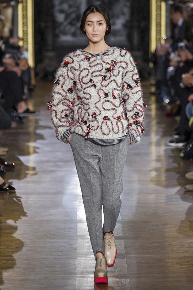 Stella McCartney: تصاميم عملية بلمسات رجالية