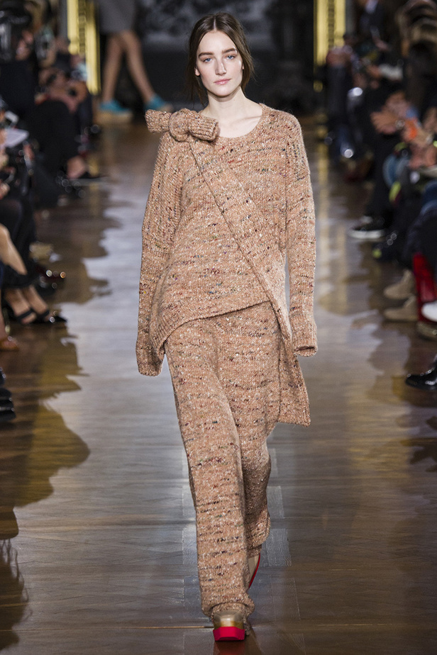 Stella McCartney: تصاميم عملية بلمسات رجالية