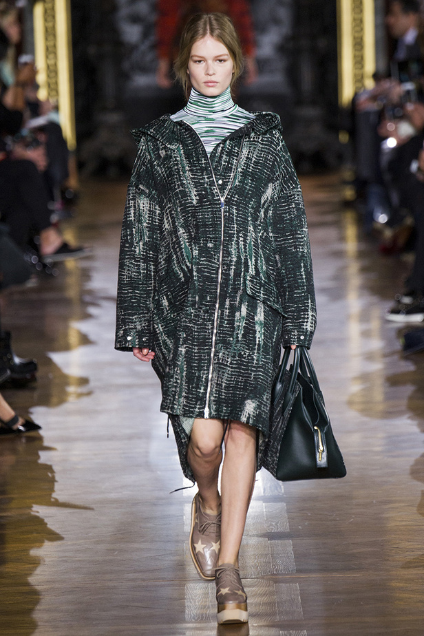 Stella McCartney: تصاميم عملية بلمسات رجالية
