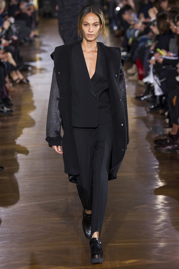 Stella McCartney: تصاميم عملية بلمسات رجالية