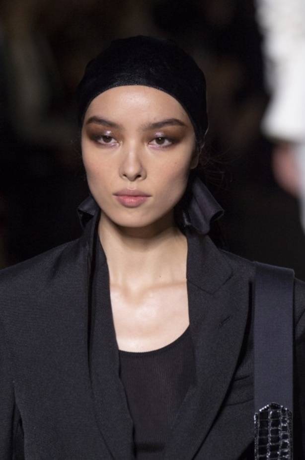 توم فورد يفتتح أسبوع الموضة النيويوركي بعرض كلاسيكي فاخر