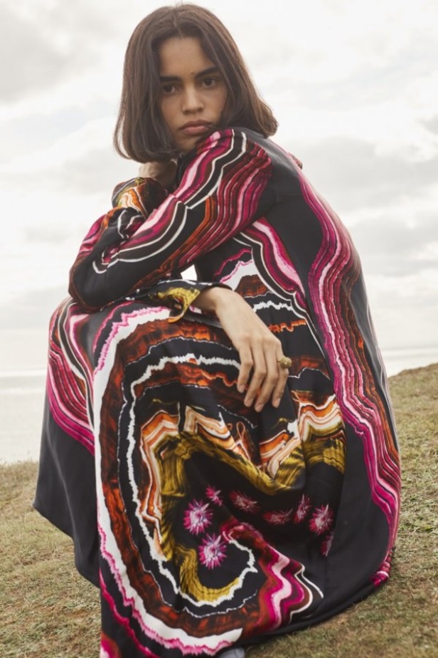 عرض ازياء تمبرلي لندن Temperley London لربيع وصيف 2021 من اسبوع الموضة في لندن