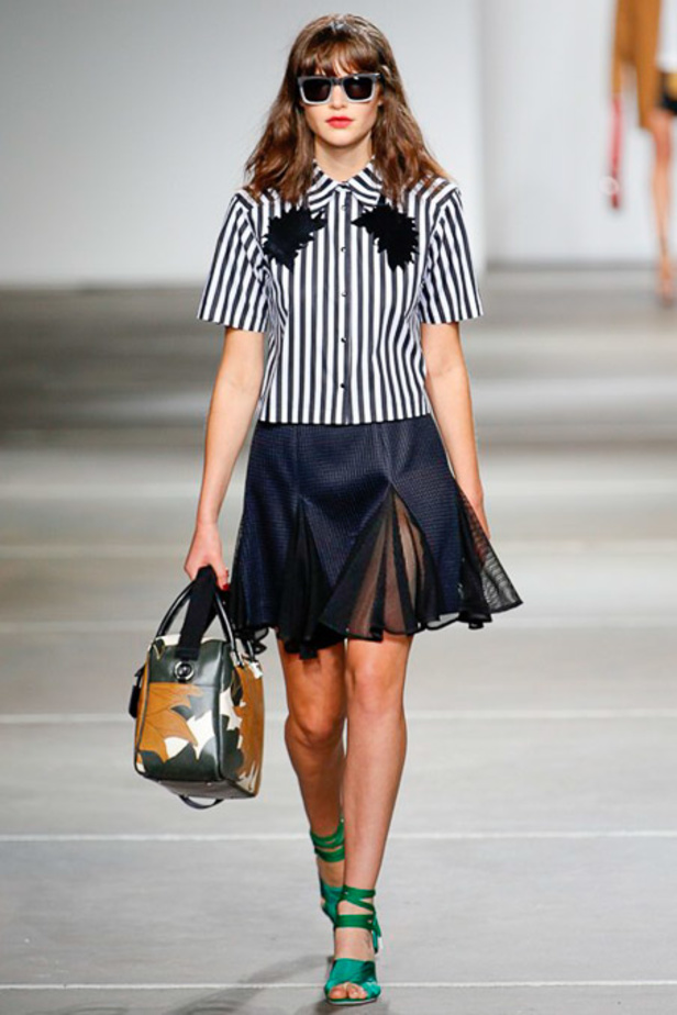 TopShop Unique: مجموعة رياضية بسيطة ومرحة