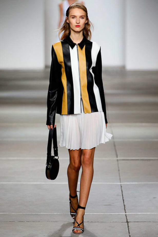 TopShop Unique: مجموعة رياضية بسيطة ومرحة