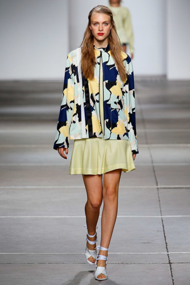 TopShop Unique: مجموعة رياضية بسيطة ومرحة