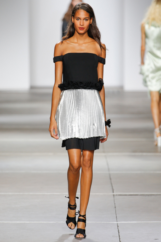 TopShop Unique: مجموعة رياضية بسيطة ومرحة