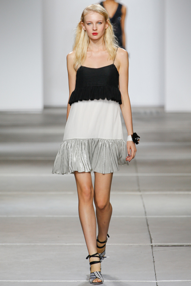 TopShop Unique: مجموعة رياضية بسيطة ومرحة