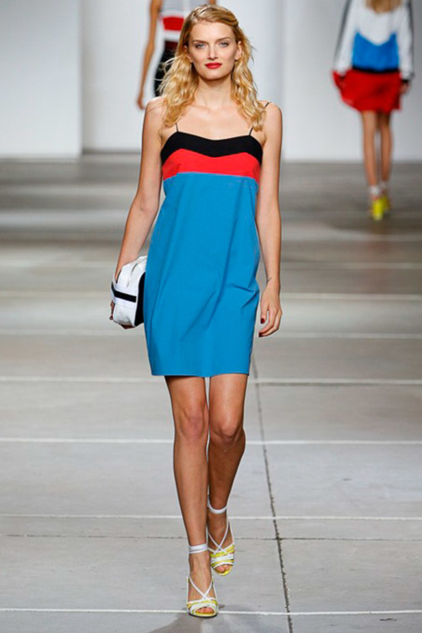 TopShop Unique: مجموعة رياضية بسيطة ومرحة