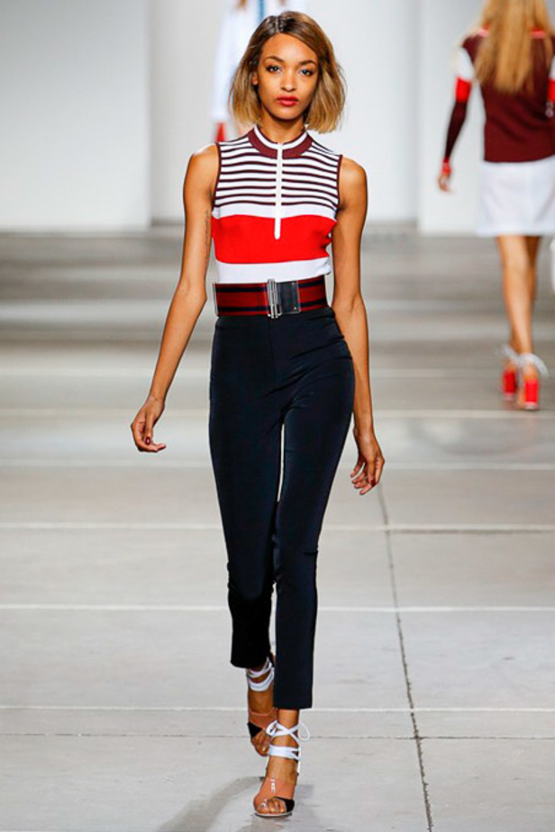 TopShop Unique: مجموعة رياضية بسيطة ومرحة