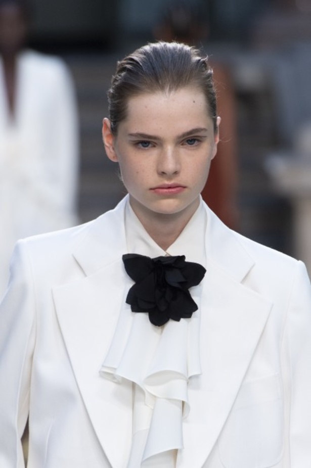 اسبوع الموضة في لندن 2019  عرض أزياء VICTORIA BECKHAM لربيع وصيف 2020