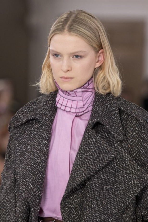 ازياء فكتوريا بيكهام  الفخمة من اسبوع الموضة في لندن 2020