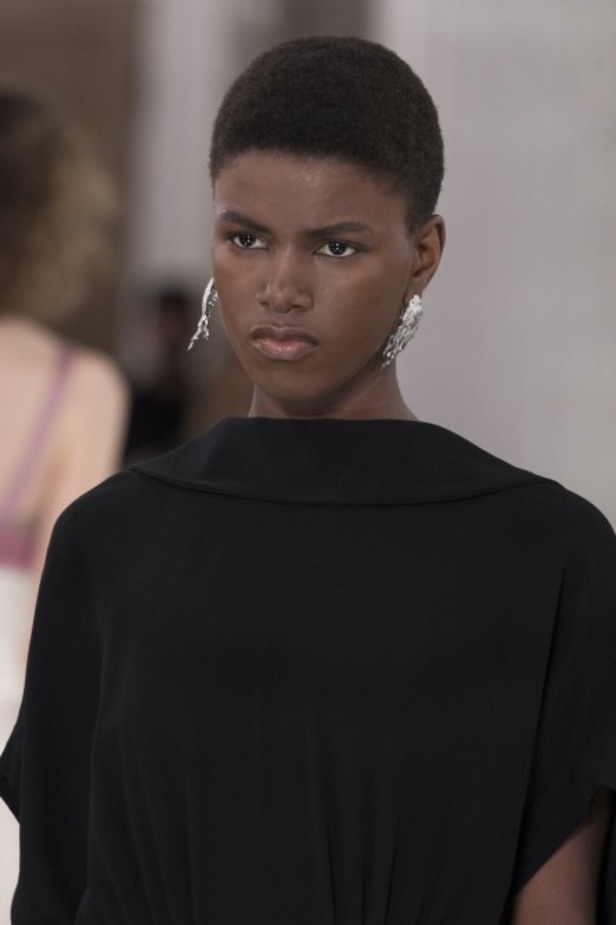 ازياء فكتوريا بيكهام  الفخمة من اسبوع الموضة في لندن 2020