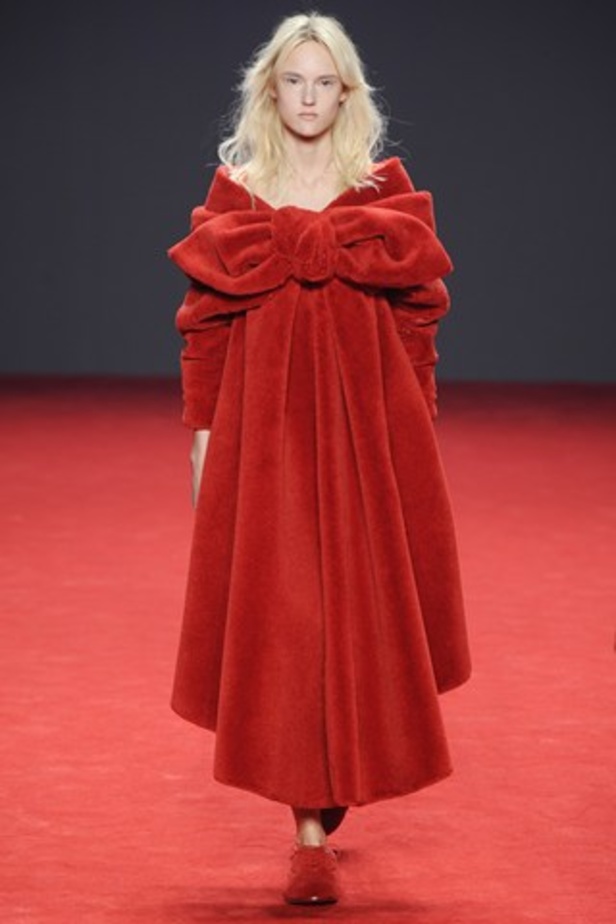 Viktor & Rolf وروعة الأحمر