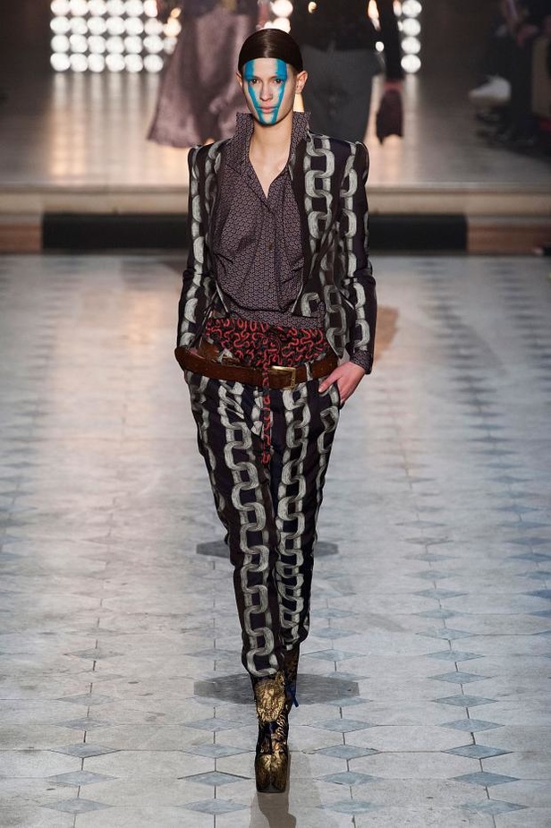 Vivienne Westwood: قبائل أفريقية ورومنسية جريئة