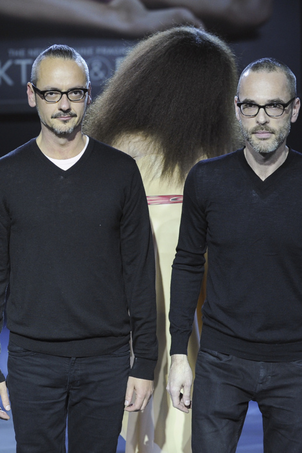 Viktor & Rolf: راقصات الباليه يحتلينّ المسرح
