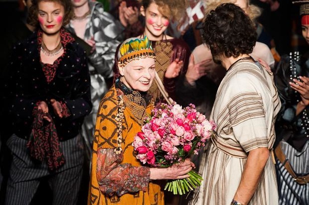Vivienne Westwood: قبائل أفريقية ورومنسية جريئة
