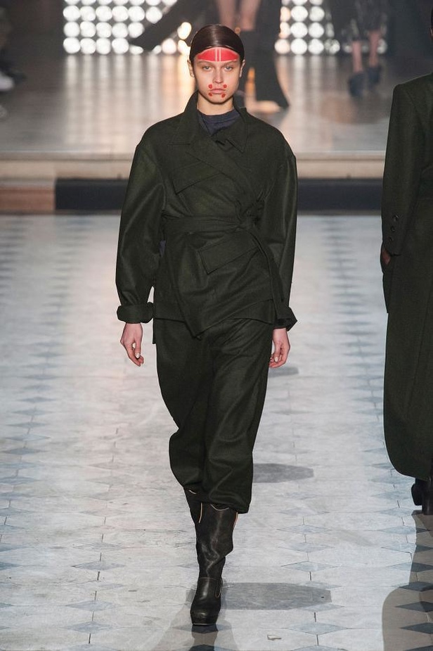 Vivienne Westwood: قبائل أفريقية ورومنسية جريئة