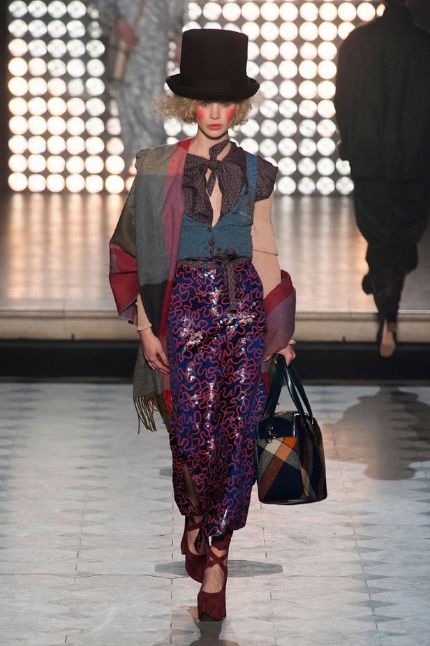 Vivienne Westwood: قبائل أفريقية ورومنسية جريئة