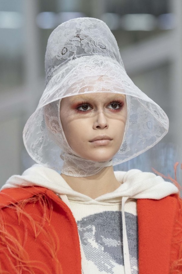 عرض أزياء فالنتينو لموسم خريف وشتاء 2019