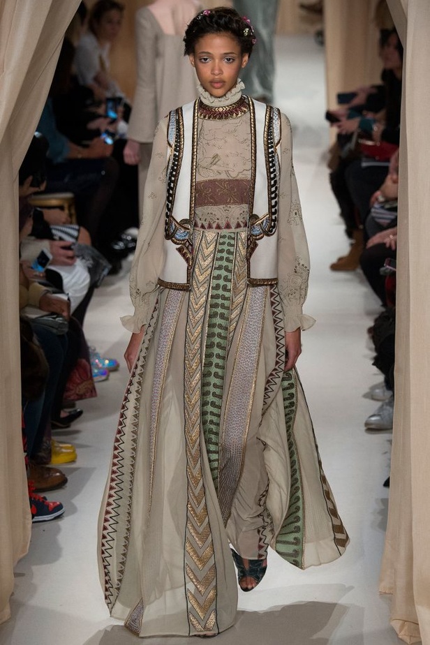 تفاصيل مُدهشة ترسم مجموعة Valentino