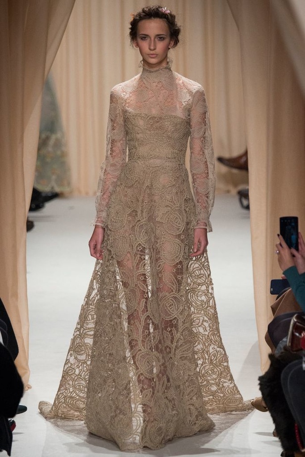 تفاصيل مُدهشة ترسم مجموعة Valentino