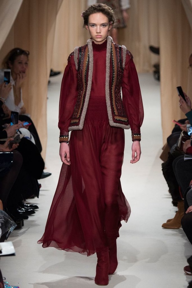 تفاصيل مُدهشة ترسم مجموعة Valentino