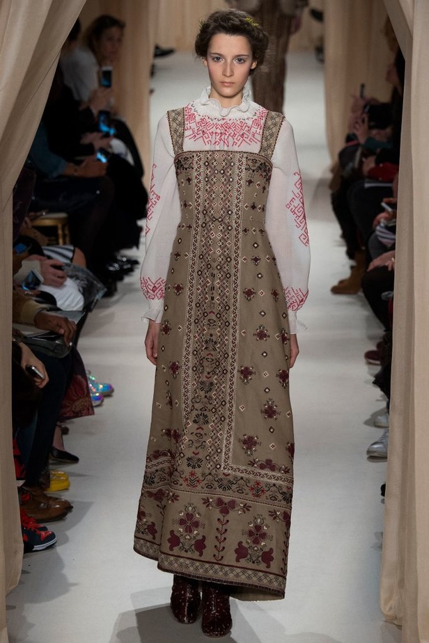 تفاصيل مُدهشة ترسم مجموعة Valentino