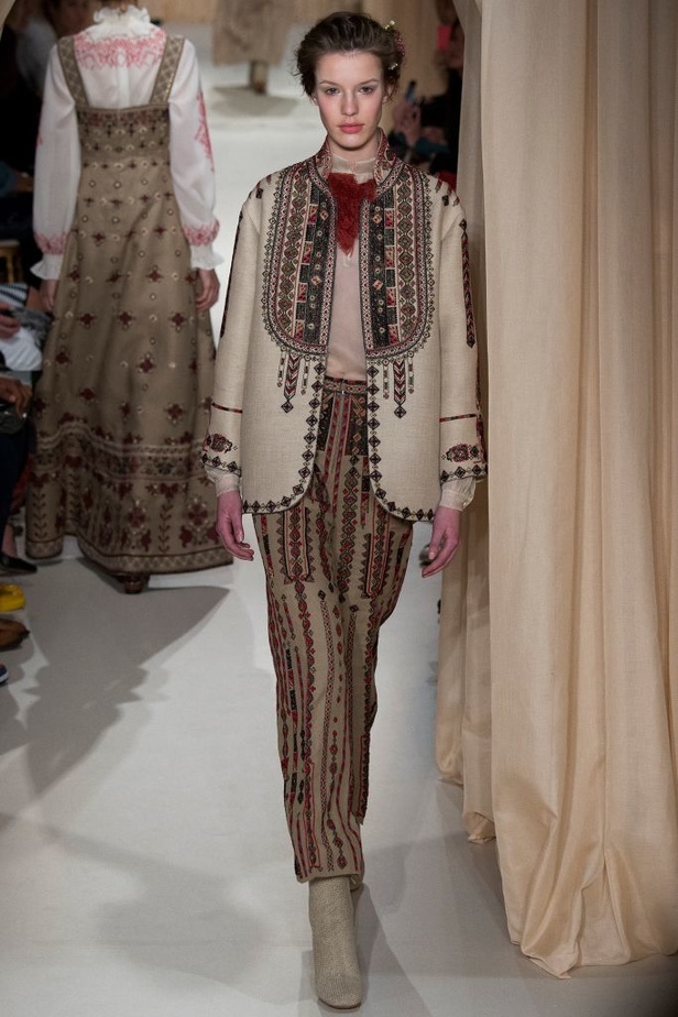 تفاصيل مُدهشة ترسم مجموعة Valentino