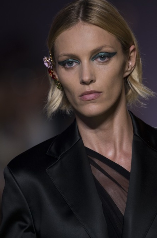 مجموعة فيرساتشي لموسم ربيع وصيف 2019