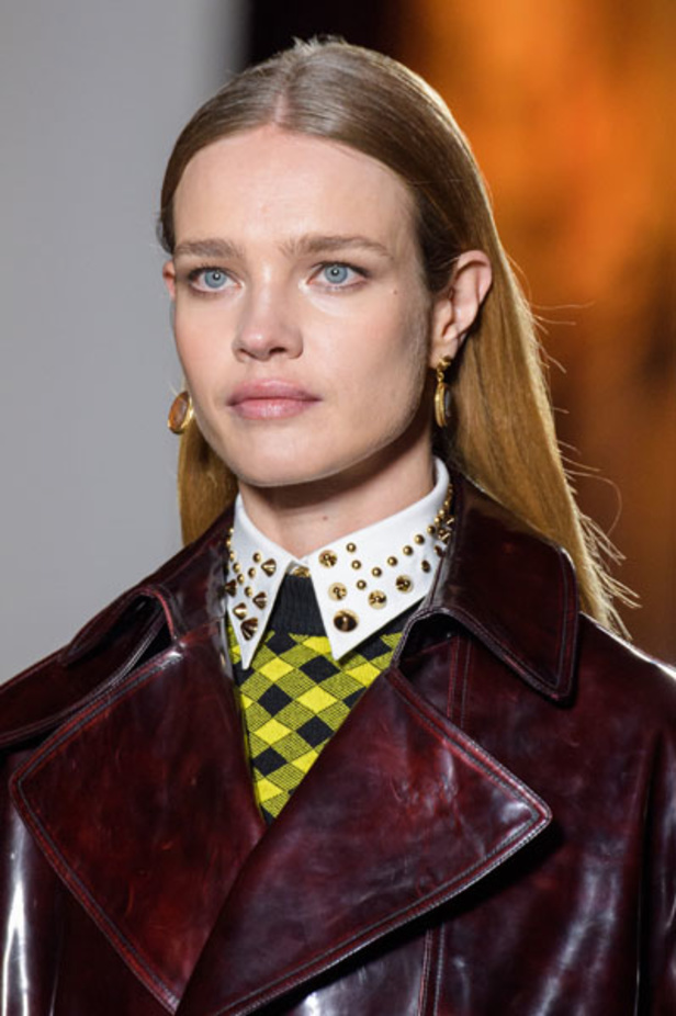 عرض أزياء “فيرساتشي” لموسم خريف وشتاء 2018-2019