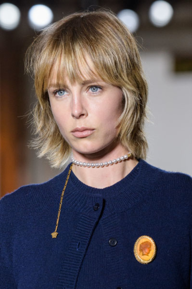 عرض أزياء “فيرساتشي” لموسم خريف وشتاء 2018-2019