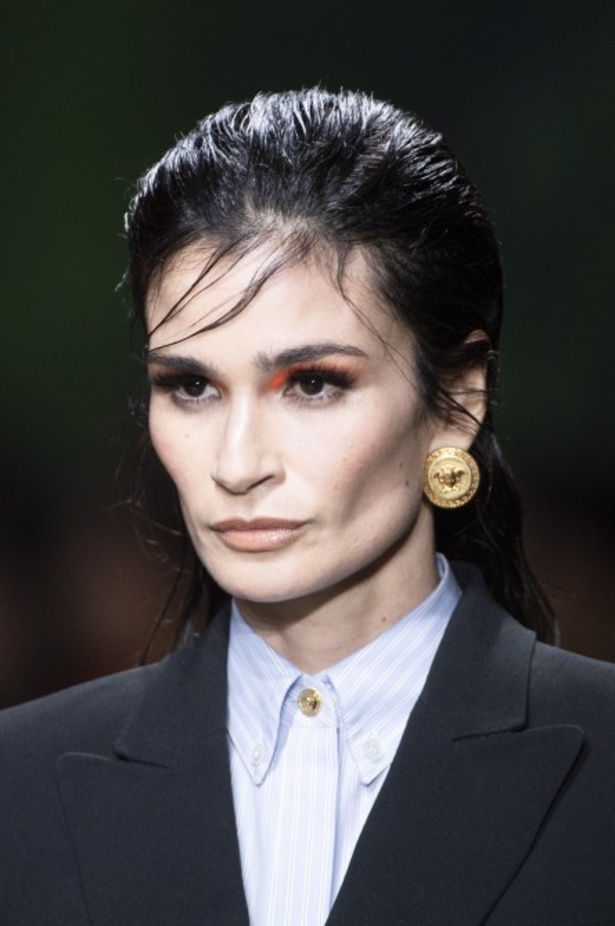 اسبوع الموضة في ميلان 2019 عرض أزياء VERSACE لربيع وصيف 2020